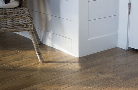 Detail of the finished baseboard and corner trim