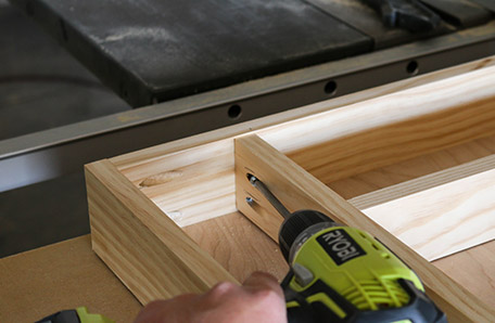 Fastening pocket screws.